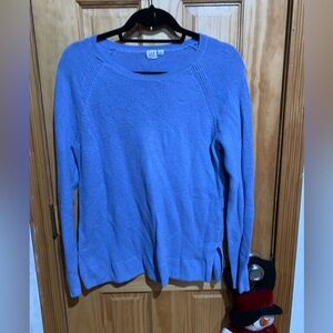 🖤5 for $20- Gap Woman’s long sleeve size Medium light blue sweater